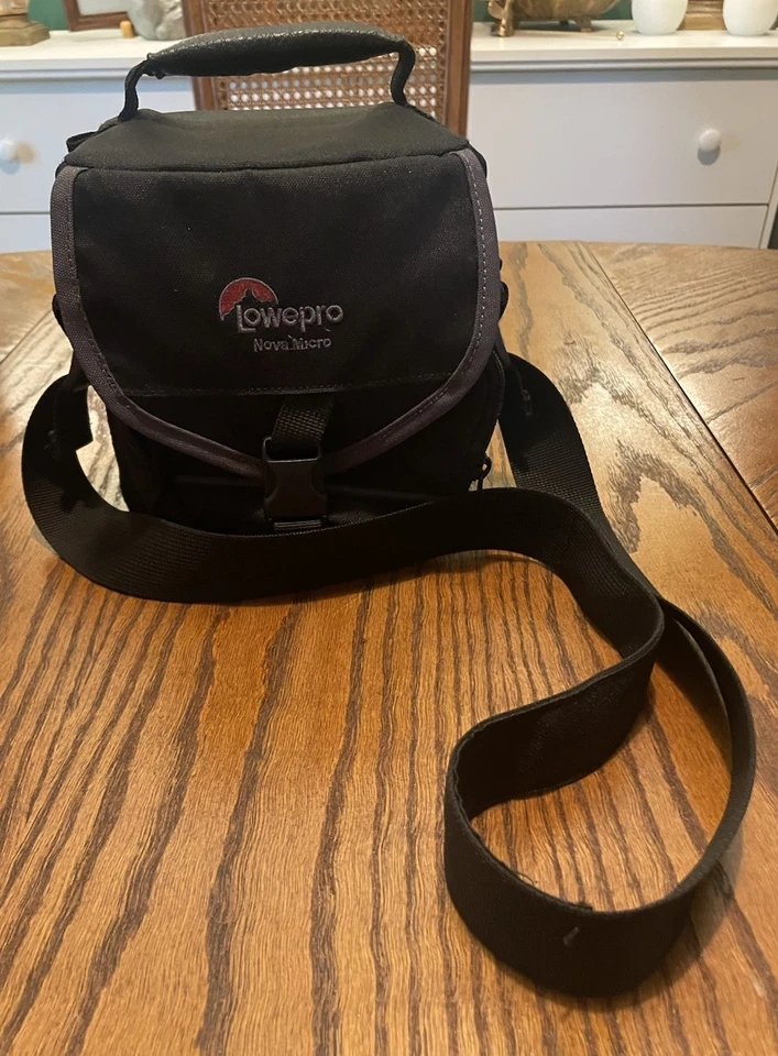 Bolso pequeño para cámara Lowopro negro/gris con clip y correa para el hombro/brossbody Foto 1 de 1