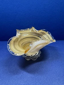 Cuenco moderno de mediados de siglo con patas de vidrio de Murano caramelo canasta ondulada - Imagen 1 de 7
