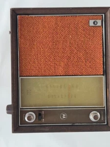 Motorola TT13EW-1 Vintage Wood AM/FM Tabletop Radio with Red Fabric Grill - Picture 1 of 9