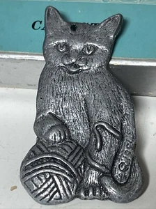 VTG 1991 Cat Lover Kitten Pewter Pendant Playing Yarn Large Brooch Double Sided - Picture 1 of 11