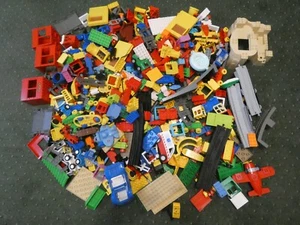 lego duplo lotto è una scatola da trasloco piena di scatola n.4 - Foto 1 di 4