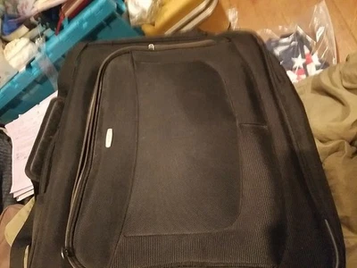 Bolsa de ropa colgante de viaje Embark negra plegable equipaje traje vestidos camisas  Foto 1 de 3