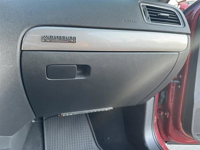 JETTA     2017 Glove Box 1305116 - Image 1 of 4