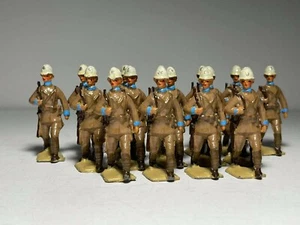 Lot of 16 Lead Soldiers - Picture 1 of 5