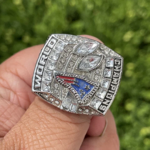 2003 New England Patriots Super Bowl Replica / Fan Championship Ring - Brady Cover