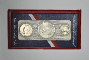 1776 - 1976 United States Silver Uncirculated Red Envelope Three Coin Mint Set - Picture 1 of 5