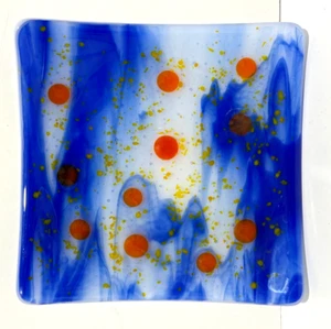 Schmelzglas Schale Teller hellblau-mehrfarbig gepunktet quadratisch modern 5,5" - Bild 1 von 6