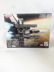WAVE MC-069 Macross VF-1S Strike Valkyrie Fighter 1/100 Plastic Model - Picture 1 of 5