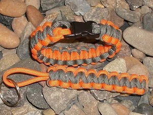 Paracord Armband und Schlüsselanhänger Set - zweifarbig - grau und orange - Bild 1 von 8