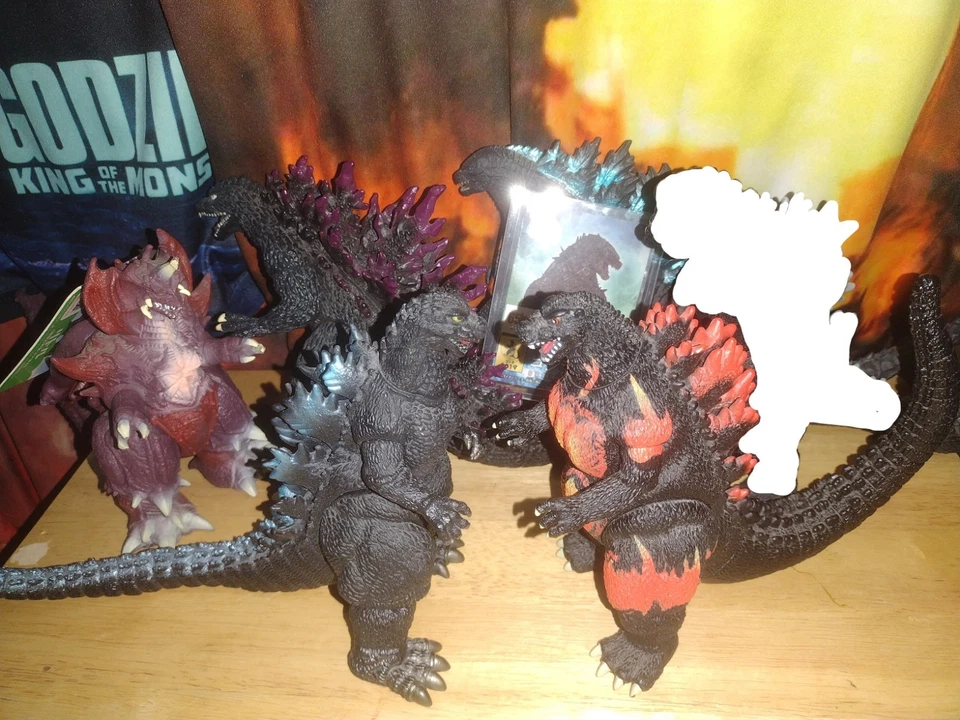 LOTE DE (5) FIGURAS DE VINILO GODZILLA BANDAI serie 6" Foto 1 de 4