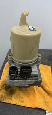 Genuine OEM Mazda Power Steering Pump BFD1-32-600B - Image 1 of 3