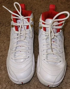 Scarpe Nike Youth 6Y Air Jordan 12 FIBA Retro Sneakers Bianco Rosso Oro 153265-107 - Foto 1 di 23