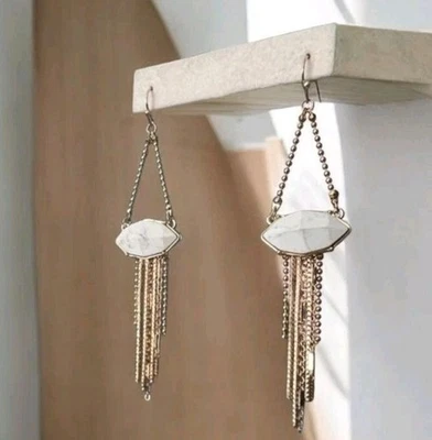 Pendientes colgantes VINCE CAMUTO piedra sintética multi cadena flecos tono dorado Foto 1 de 4