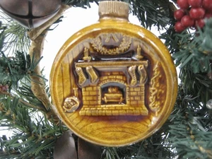 Adorno de cerámica vintage hecho a mano 1975 escena de manto de Navidad firmado - Imagen 1 de 10
