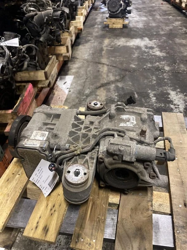 2010-2014 Cadillac SRX Rear Differential Carrier Assembly 2.8L OEM - Image 1 of 1