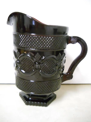 Jarra de vidrio Avon Cape Cod Collection 1876 8-1/4" rojo rubí Hobnail Foto 1 de 4