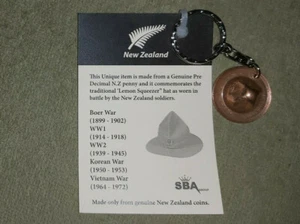 >> ANZAC KIWI EXCAVADOR SOMBRERO PENNY LLAVERO - ACABADO COBRE HISTORIA DE NUEVA ZELAND << - Imagen 1 de 1