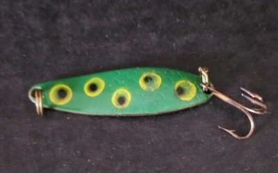 Vintage Luhr Jensen Needlefish                        Frog 2 Inch Green Yellow - Image 1 of 4