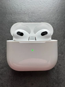 Apple AirPods 3rd Generation Wireless In-Ear Headset - White (With Case) - Photo 1 sur 12