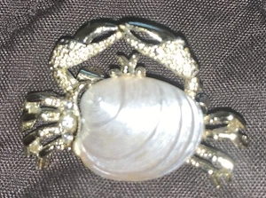 vintage sign gerry’s crab pin golden color with shell - Picture 1 of 3