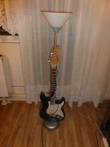 Deckenfluter Stehlampe Gitarre Gitarrenlampe - Bild 1 von 3