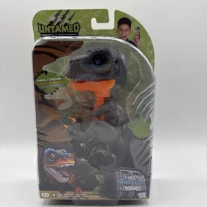 Figura interactiva Fingerlings Untamed T-Rex DITCH negro naranja dinosaurio WowWee - Imagen 1 de 7