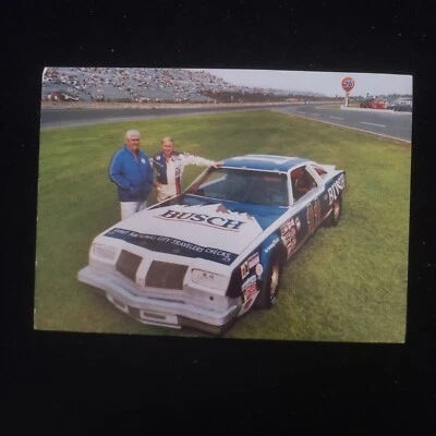 Cartão postal vintage 1979 Cale Yarborough Junior Johnson Nascar Busch Beer - Imagem 1 de 4
