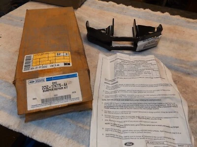 一对林肯福特原始设备制造商 03-05 飞行员前保险杠框架端盖 2C5Z17N775AA — 第 1/4 张图片