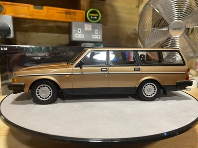 VOLVO 240 GL Break 1986 в золоте - Minichamps 1:18 - Изображение 1 из 4