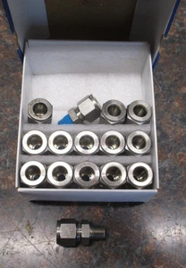 LOT OF 15 Swagelok SS-810-1-4, Male Connector, 1/2" Tube x 1/4" NPT Male - Picture 1 of 6