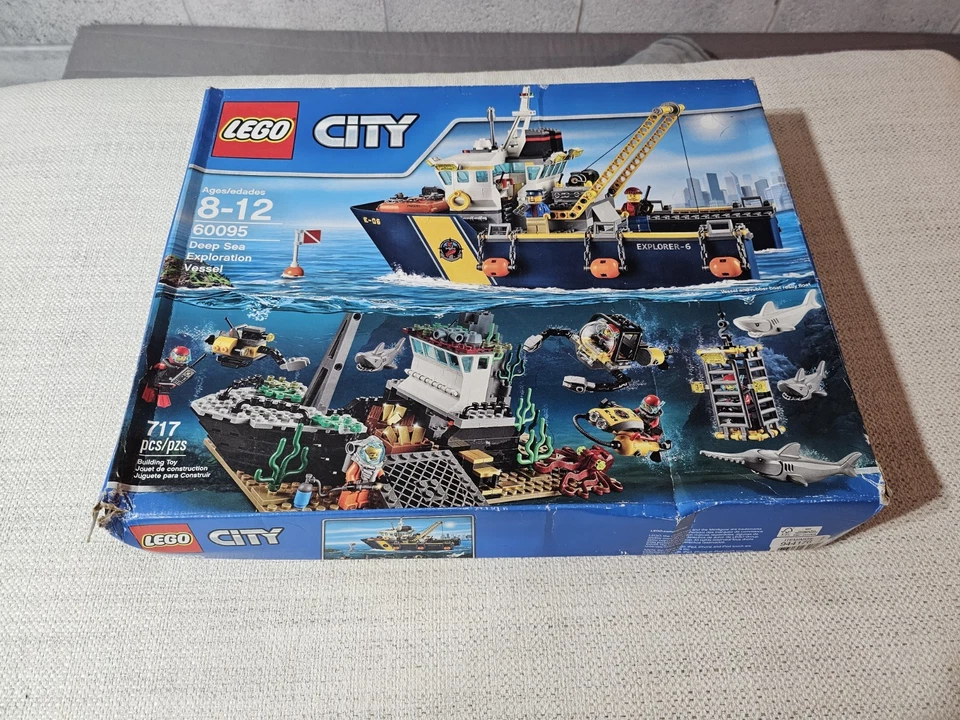 Buque de exploración LEGO CITY Deep Sea 60095 retirado - Nuevo, caja dañada Foto 1 de 4