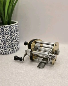 Vintage Roddymatic Roddy 601-B Gold Baitcasting Fishing Reel - Picture 1 of 9