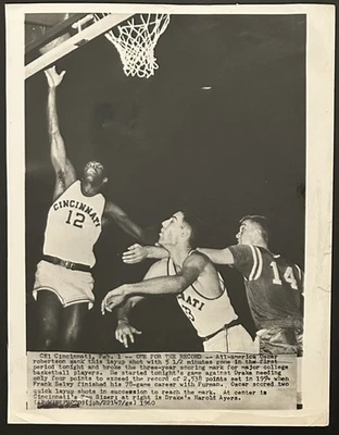 1960 Photo-Cincinnati Bearcats Oscar Robertson Breaks NCAA Career Scoring Mark - Image 1 of 2