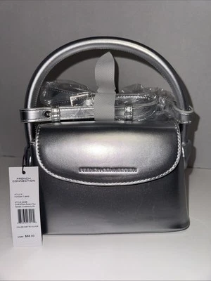 Bolsa de prata pequena French Connection nova com etiquetas, Christina Patent Top, alça tiracolo - Imagem 1 de 4