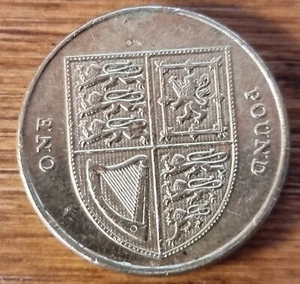 2010 UK SHIELD 1 ONE POUND COIN CIRCULATED FREE POST Australia - Foto 1 di 2