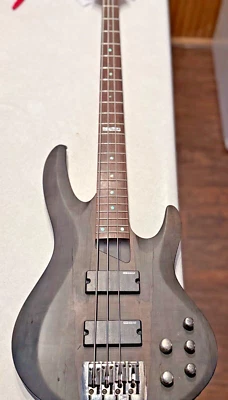 Bajo eléctrico ESPLTD B-204SM Foto 1 de 2