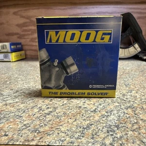 Universal Joint Moog 331 - Picture 1 of 4
