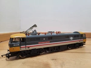 HORNBY R800 BR CLASE 86/2 BO-BO Eléctrico Loco "REGIMIENTO REAL ANGLIO" - LEER POR FAVOR - Imagen 1 de 14