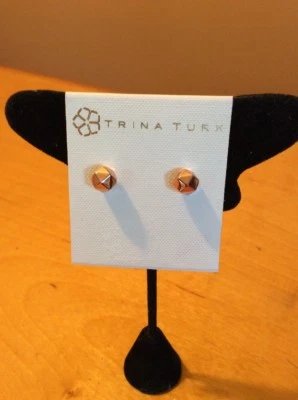 $38 TRINA TURK РОЗОВОЕ ЗОЛОТО ТОН СЕРЬГИ-ГВОЗДИКИ L1j - Изображение 1 из 4