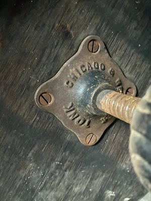 РЕДКИЙ антикварный поворотный стул TONK для гостиной мороженого из витого железа и дерева — конец 1800-х годов - Изображение 1 из 4