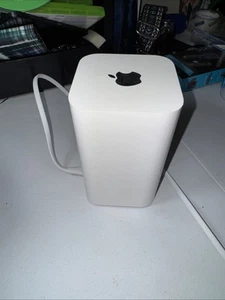 Apple Airport Extreme Model A1521 Wireless Router W/Power Cord - Picture 1 of 3