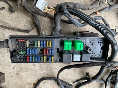 1985 Classic Saab 900 Non-Turbo CIS Fuel Injection Front Wiring Harness Fuse Box - Image 1 of 4