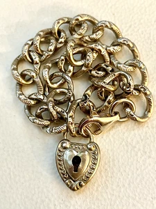 "Antiguo brazalete victoriano perseguido de plata esterlina con bloqueo de corazón de 7,25"" c1900" - Imagen 1 de 10
