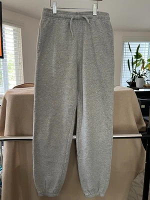 Jogger de vellón Gap para niños adolescentes talla XXL (14/16) en brezo claro - usado en excelente estado Foto 1 de 4