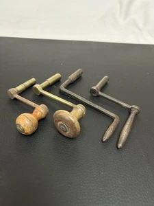 UHRENTEILE - 4 x LONCASE UHR GEKRÖPFTE AUFZIEHSCHLÜSSEL - Bild 1 von 11