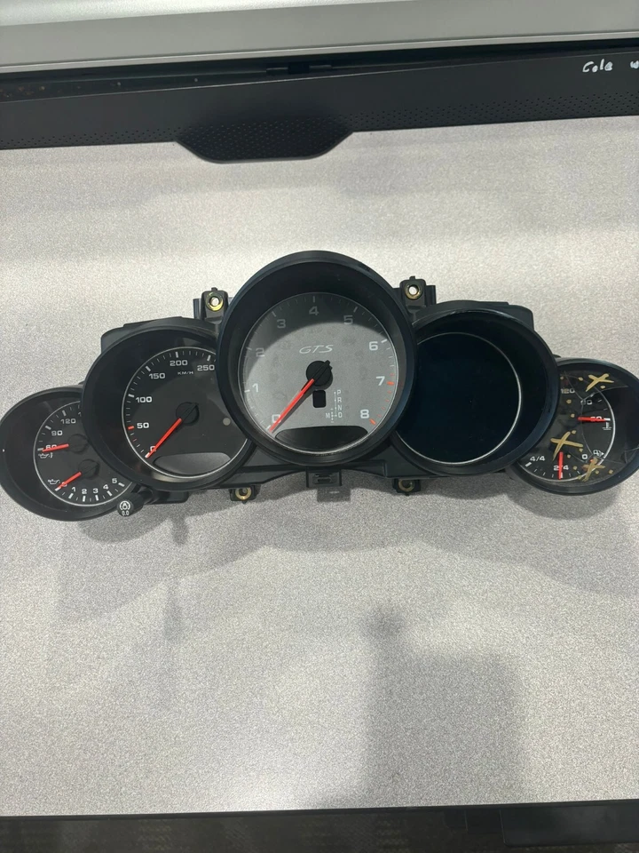 Porsche Cayenne GTS 2016 KPH velocímetro cuadro de instrumentos *DMG'd* Foto 1 de 4