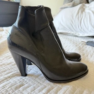 Frye Women Mikaela Stretch Short Black Vintage Leather Boots Booties 9 M Cute - Picture 1 of 11