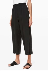 Lululemon Wanderer Culotte Crop Black Wide Leg Crop Pants Athletic Women’s Sz 6 - Picture 1 of 10