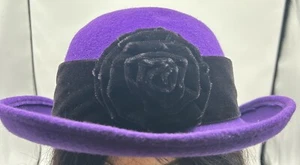 Cappello Derby Bowler Vintage Viola 100% Lana Nero Fascia Velluto Fiore Made in USA - Foto 1 di 9