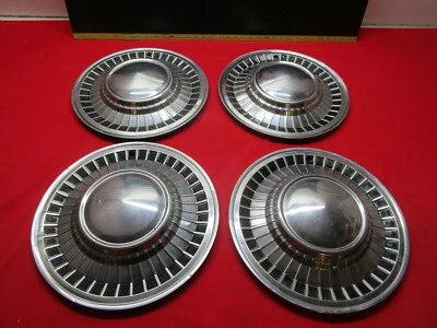VINTAGE UNIVERSAL 14" HUBCAP WHEEL COVER SET OF 4 VALIANT COMET FAIRLANE FALCON  - Image 1 of 4